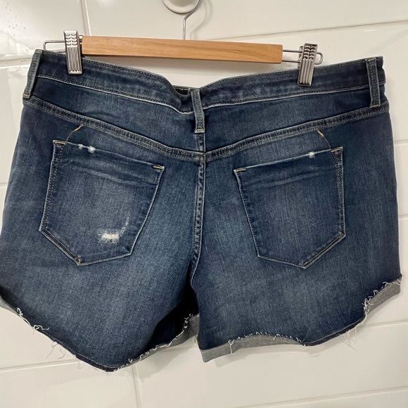 NWT Super stretch mid rise denim shorts sz 14 - Picture 2 of 2